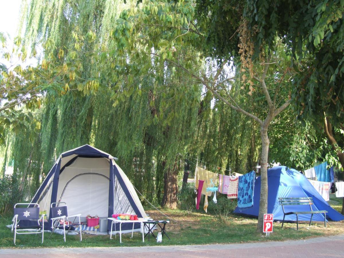 易达捷村露营地 SantʼArcangelo 外观 照片