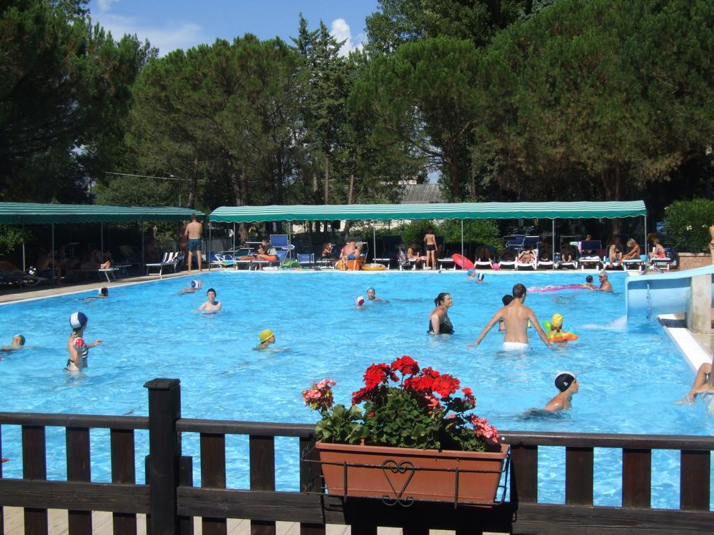 易达捷村露营地 SantʼArcangelo 外观 照片
