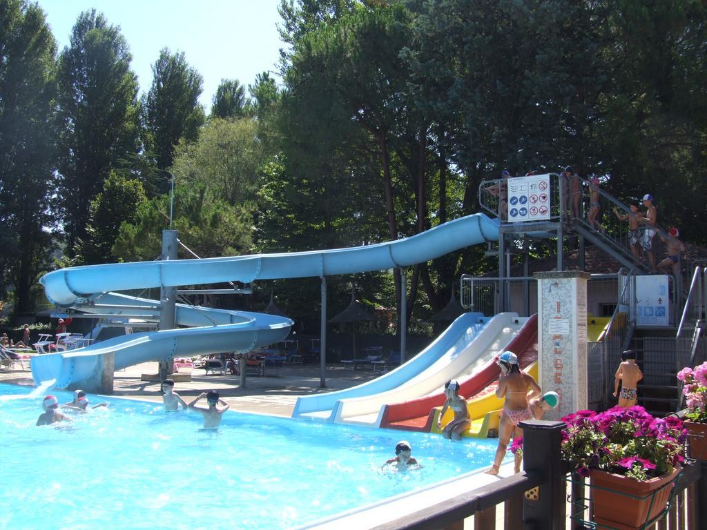 易达捷村露营地 SantʼArcangelo 外观 照片