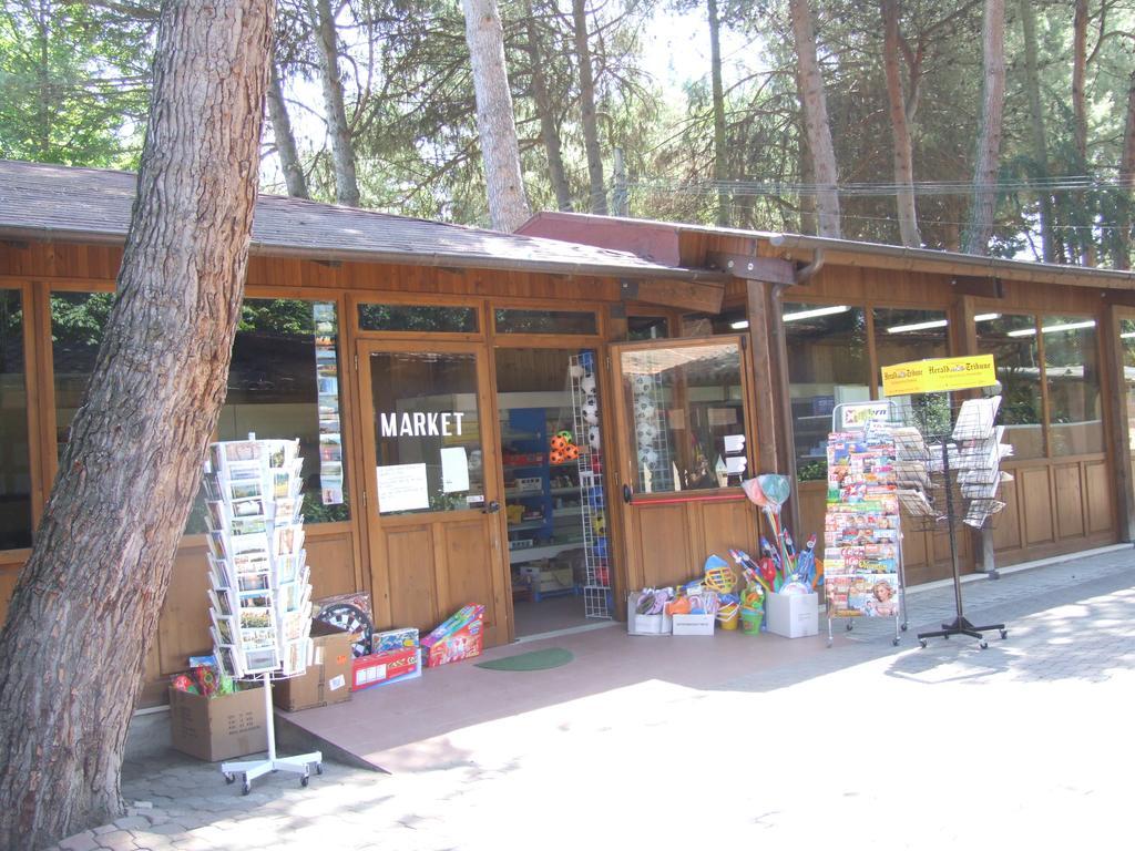 易达捷村露营地 SantʼArcangelo 外观 照片
