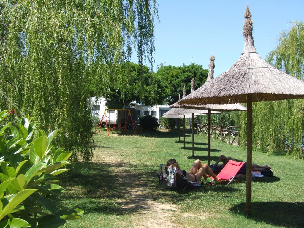 易达捷村露营地 SantʼArcangelo 外观 照片