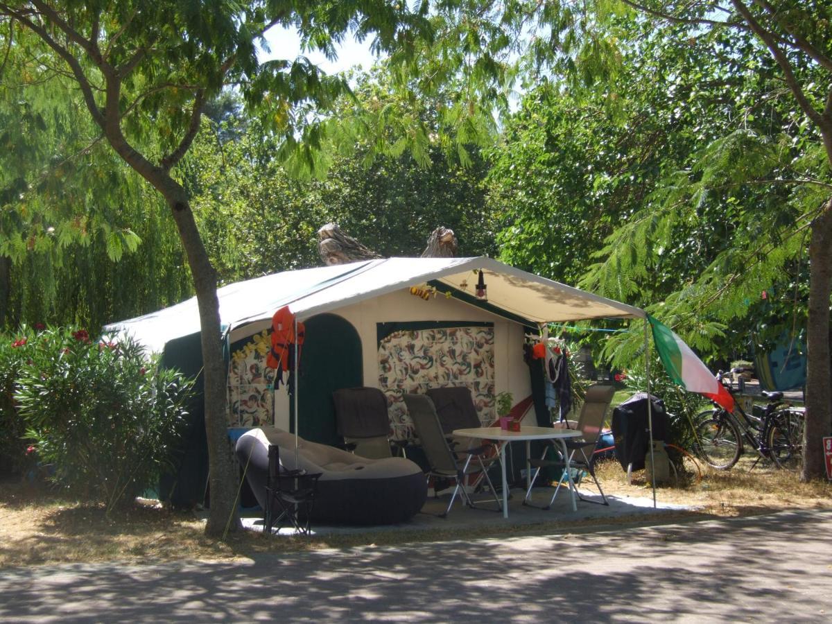 易达捷村露营地 SantʼArcangelo 外观 照片